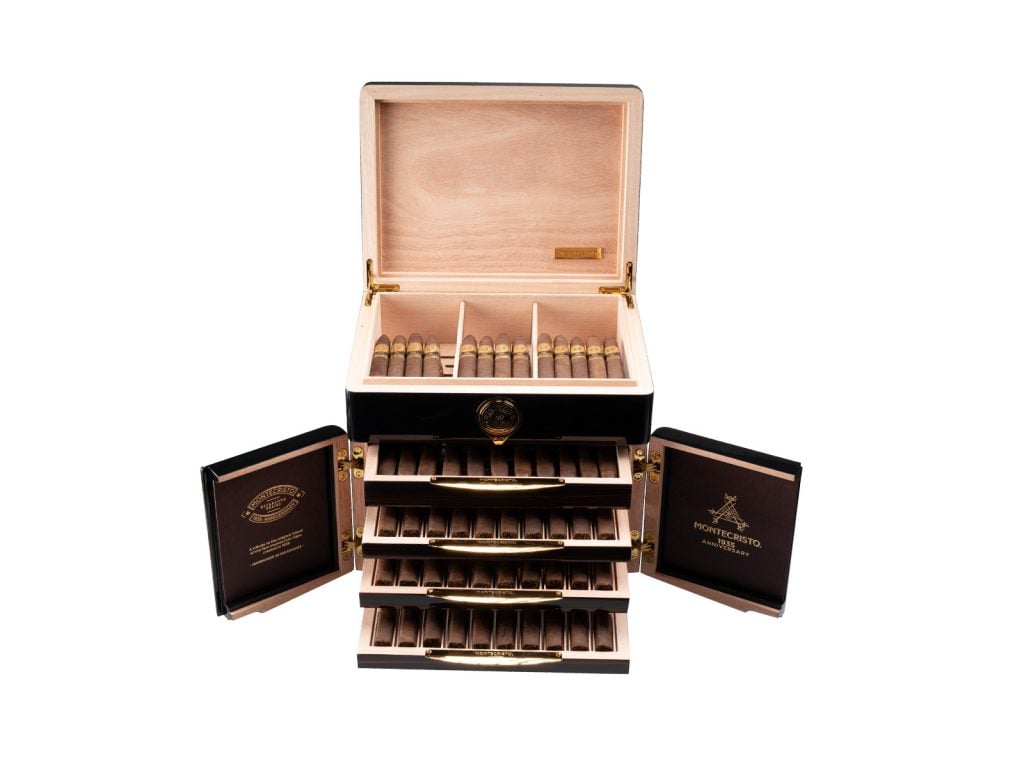 Montecristo&rsquo;s 1935 Anniversary Tesoro de Oro Humidor - Interior